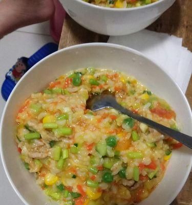 五彩炒飯的制作方法（用新鮮食材為家人烹制美味健康的炒飯）