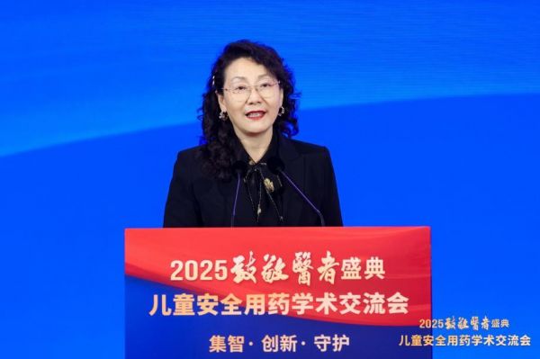 11月30日，中華醫(yī)學(xué)會兒科學(xué)分會內(nèi)分泌遺傳代謝學(xué)組組長、首都醫(yī)科大學(xué)附屬北京兒童醫(yī)院內(nèi)分泌科主任醫(yī)師鞏純秀教授在會上做主題演講。主辦方圖