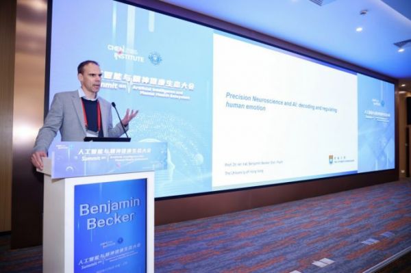 Benjamin Becker 教授