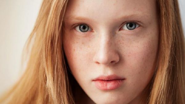 纪敏佳下巴变尖 蜕变“小脸”美女