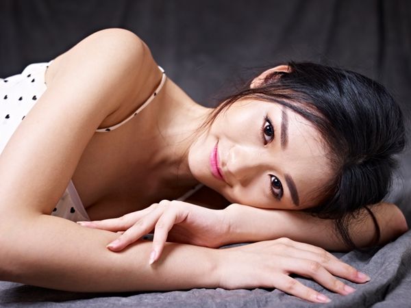 女人张开双腿是暗示什么