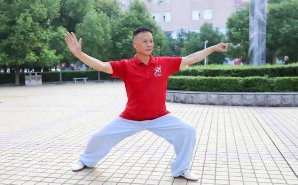 荠菜春季热销却暗藏风险，医生揭秘5大禁忌，你中招了吗？