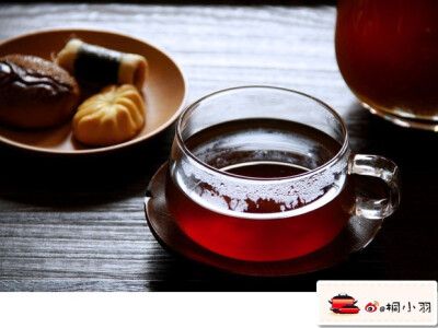 台湾古法酿冬瓜茶 - 冬瓜茶在台湾已经有一百多年的饮用历史，是由冬瓜和红糖为原料，长时间熬煮而成的饮料。冬瓜肉可以帮助促进身体的新陈代谢，清理肾脏排除多余水分，冬瓜子可以抑制黑色素生成。大暑已至，喝这款…