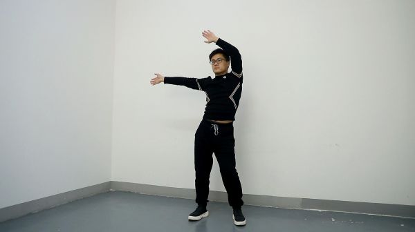 堅持每天原地扭腰，瘦四肢和減啤酒肚，比跑步瘦得快