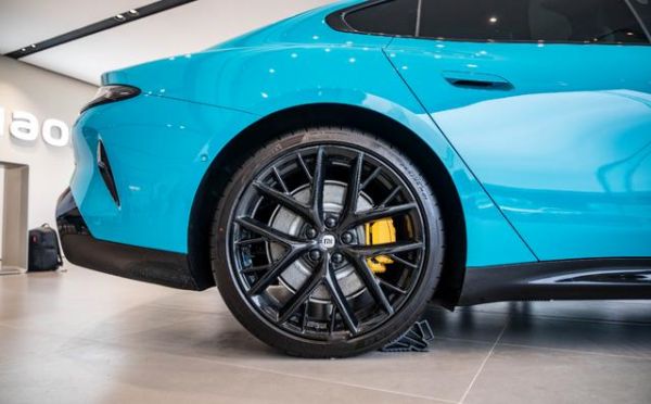 小米SU7设计大揭秘：自然美学与实用主义的绝妙交响-有驾