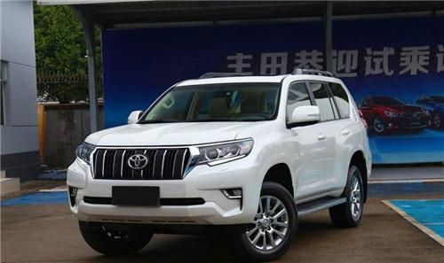 令人心动的几款车，硬朗的车身线条，营造很好的驾驶氛围