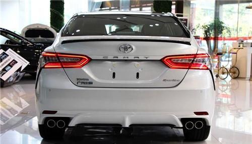 令人心动的几款车，硬朗的车身线条，营造很好的驾驶氛围