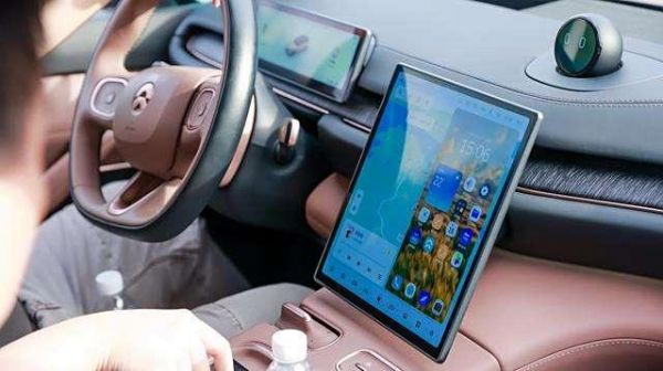 更好用了！蔚来新数字座舱功能体验详解-有驾