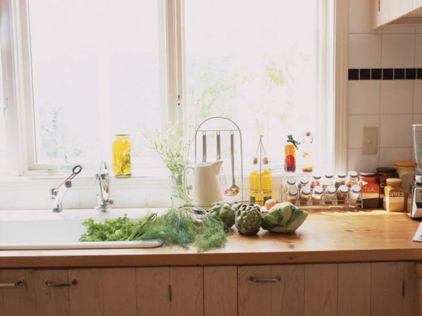 家庭烹饪场景图