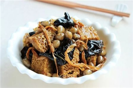 营养、美味黄花菜的功效和食谱介绍