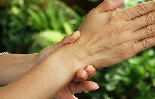 [转载]快速排便按壓法－簡單易學