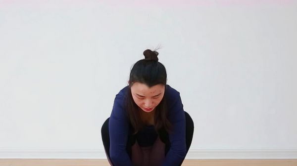 肠胃胀气消化不好就做这组瑜伽，排除体内浊气，有效缓解便秘