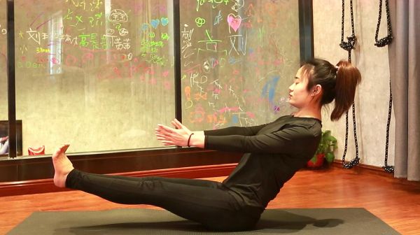 假期吃太多消化不好？这组瑜伽每天坚持做，改善便秘瘦肚子超有效