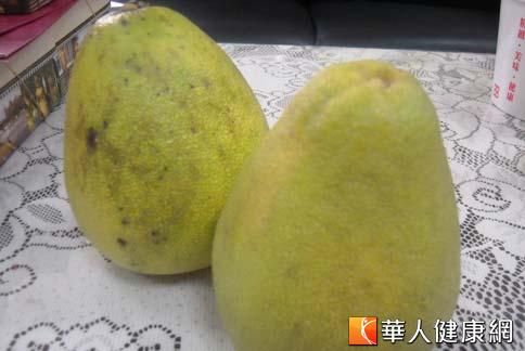 最近適逢柚子的產季，雖然升糖指數較低，但糖尿病患食用仍要控制份量，否則血糖仍可能飆升。（攝影／張雅雯）