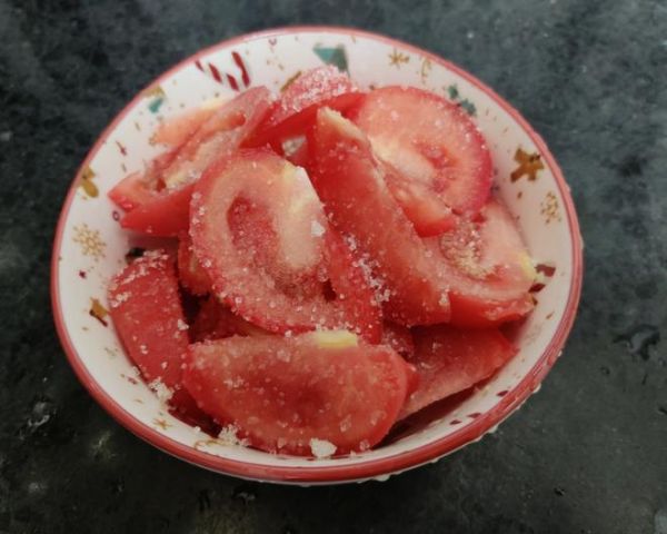 西红柿糖水的做法