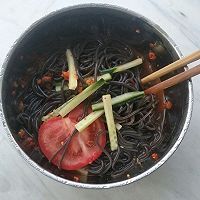 夏天10分钟自制冰镇冷面，爽透了（100秒把冷面变成冰镇）的做法图解5