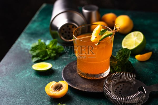 新鲜夏日杏子健康饮品照片摄影图片