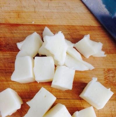 用椰蓉酸奶凍制作的香蕉冰淇淋（健康的香蕉冰淇淋，簡(jiǎn)單的制作方法，完美的夏日甜品）