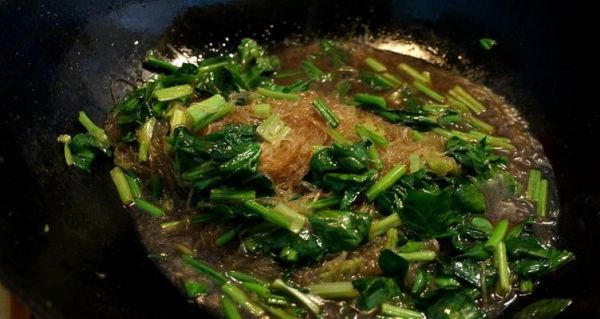 美味健康的肉末菠菜料理（一道简单易学的家常菜）