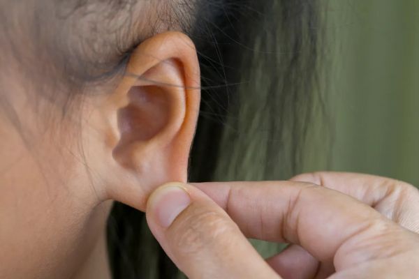 原来耳朵自带“健康开关”！每天按一按，让你睡得香、血压稳