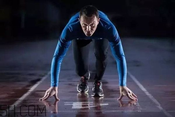 夜跑減肥的正確方法有哪些？冬天夜跑應(yīng)該怎么跑才能減肥？