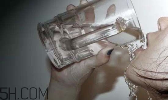 夜跑減肥的正確方法有哪些？冬天夜跑應(yīng)該怎么跑才能減肥？