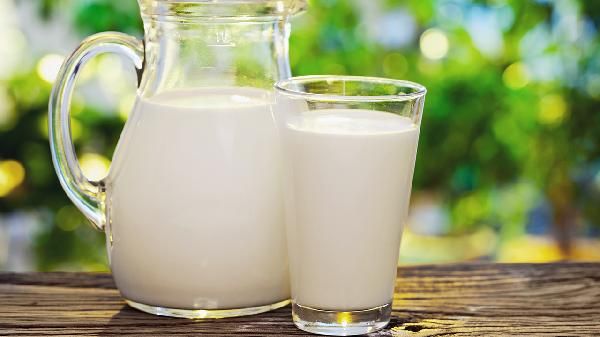 牛奶加熱就變“毒”？提醒：熱牛奶四個誤區(qū)，提早了解