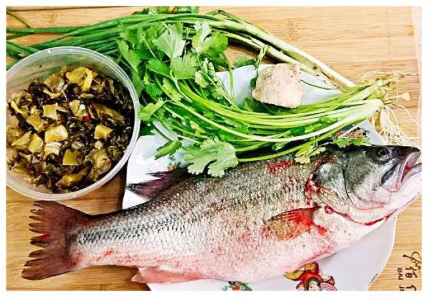 酸菜魚(yú)片湯,魚(yú)片鮮美嫩滑,麻油的濃香，是老少皆宜的美味