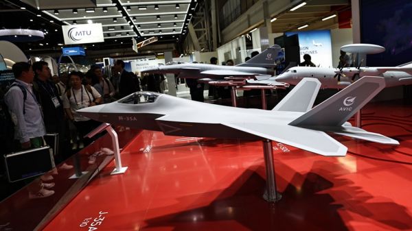 中国航空明星产品亮相巴黎航展