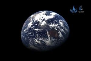 天问二号在轨获取的地月影像图发布 