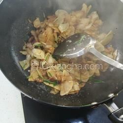 鲜冬笋炒五花肉的做法[图]