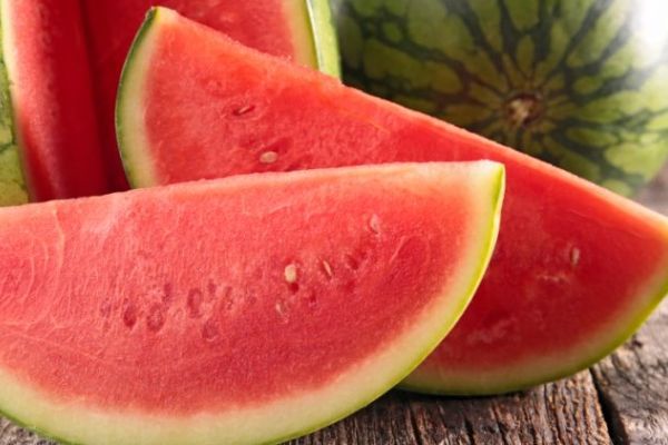 一块西瓜的热量 一块西瓜的热量是多少 吃了一斤西瓜能胖几斤