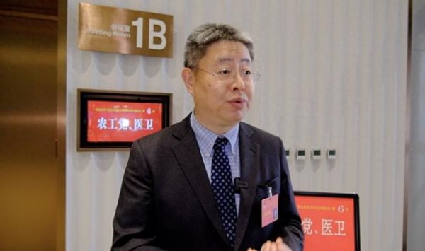 上海市政协委员、上海中医药大学副校长钟力炜 澎湃新闻记者 陈斯斯 图