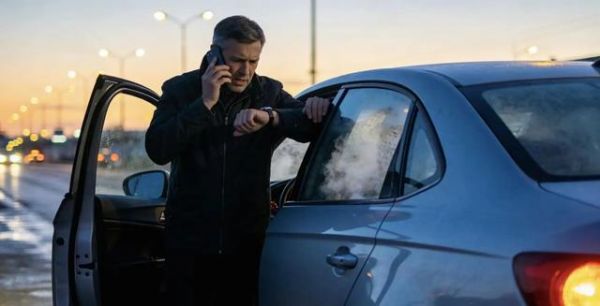 车子启动大灯就变暗，是蓄电池在提醒你该换了-有驾