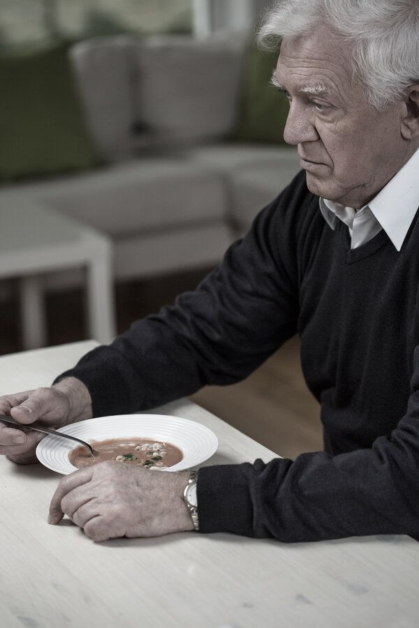 老人口干消瘦看消化内科吗