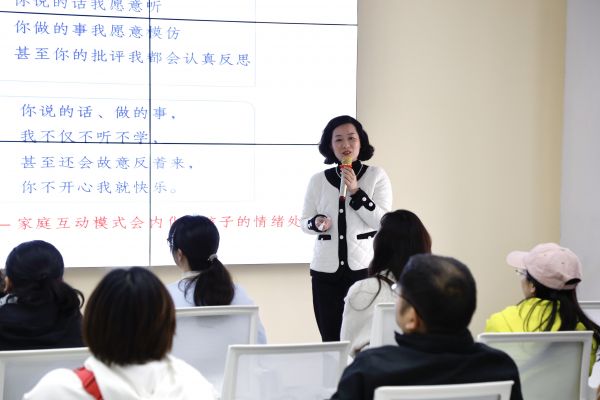 復(fù)學(xué)之路 “青心守護(hù)” 武漢市心理醫(yī)院?jiǎn)?dòng)第二期停學(xué)青少年心理成長(zhǎng)體驗(yàn)營(yíng)