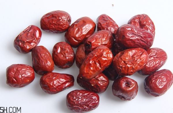 最健康吃红枣的方法是什么？吃红枣需要注意些什么？