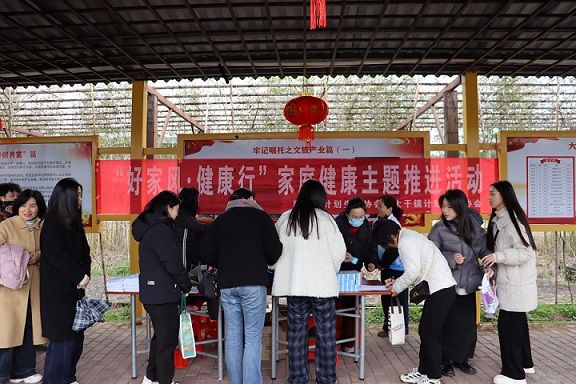 顺昌大干镇开展“好家风·健康行”家庭健康主题宣传教育活动