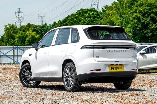 13万预算买家用SUV，怎么选中型SUV，哪款适合家庭用-有驾