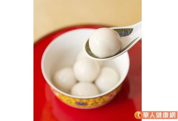 特別是糯米、地瓜、芋頭、馬鈴薯、氣泡飲料、饅頭、麵包、豆類及豆製品等產(chǎn)氣食物，腸胃更容易「鬧」脾氣。