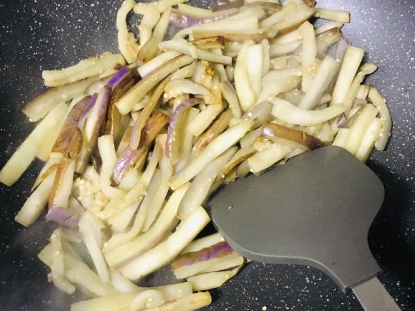 純奶手撕吐司的做法 步驟1