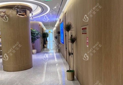 北京藝美整形大廳過道環(huán)境示意圖