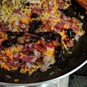 小孩子都能吃三碗的泰式羅勒炒飯（清淡版本）的做法 步驟5