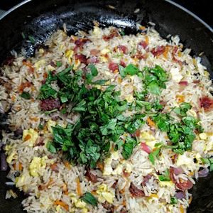 小孩子都能吃三碗的泰式羅勒炒飯（清淡版本）的做法 步驟7