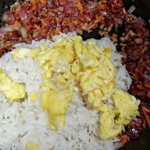 小孩子都能吃三碗的泰式羅勒炒飯（清淡版本）的做法 步驟6