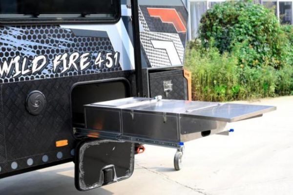 市場(chǎng)認(rèn)可度很高的越野拖掛房車，陸潛者野火“黑武士”-有駕