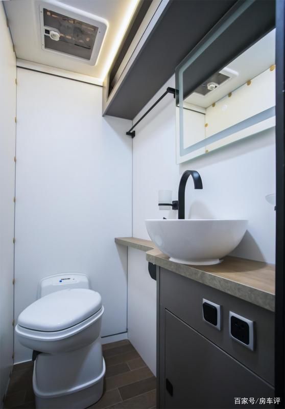 市場(chǎng)認(rèn)可度很高的越野拖掛房車，陸潛者野火“黑武士”-有駕