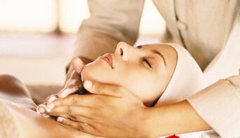 落枕了怎么办 中医教你治疗落枕的推拿手法