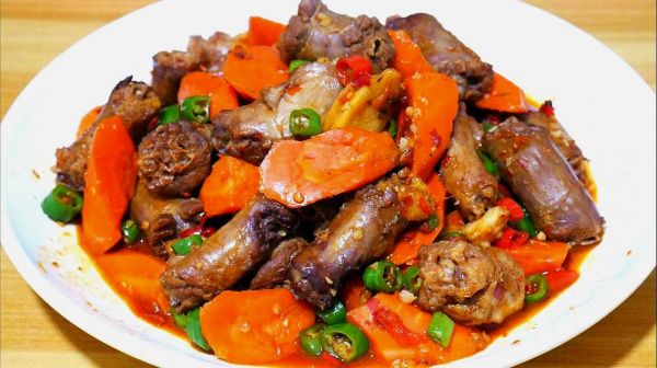 鸭脖除了卤还能这样做，香辣又入味，老好吃了