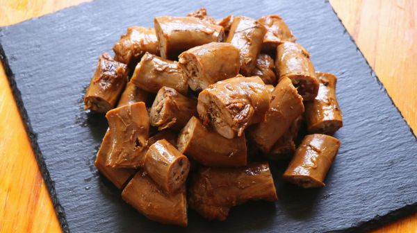 鸭脖子好吃的做法，麻辣鲜香，肉质紧实，比买的还好吃